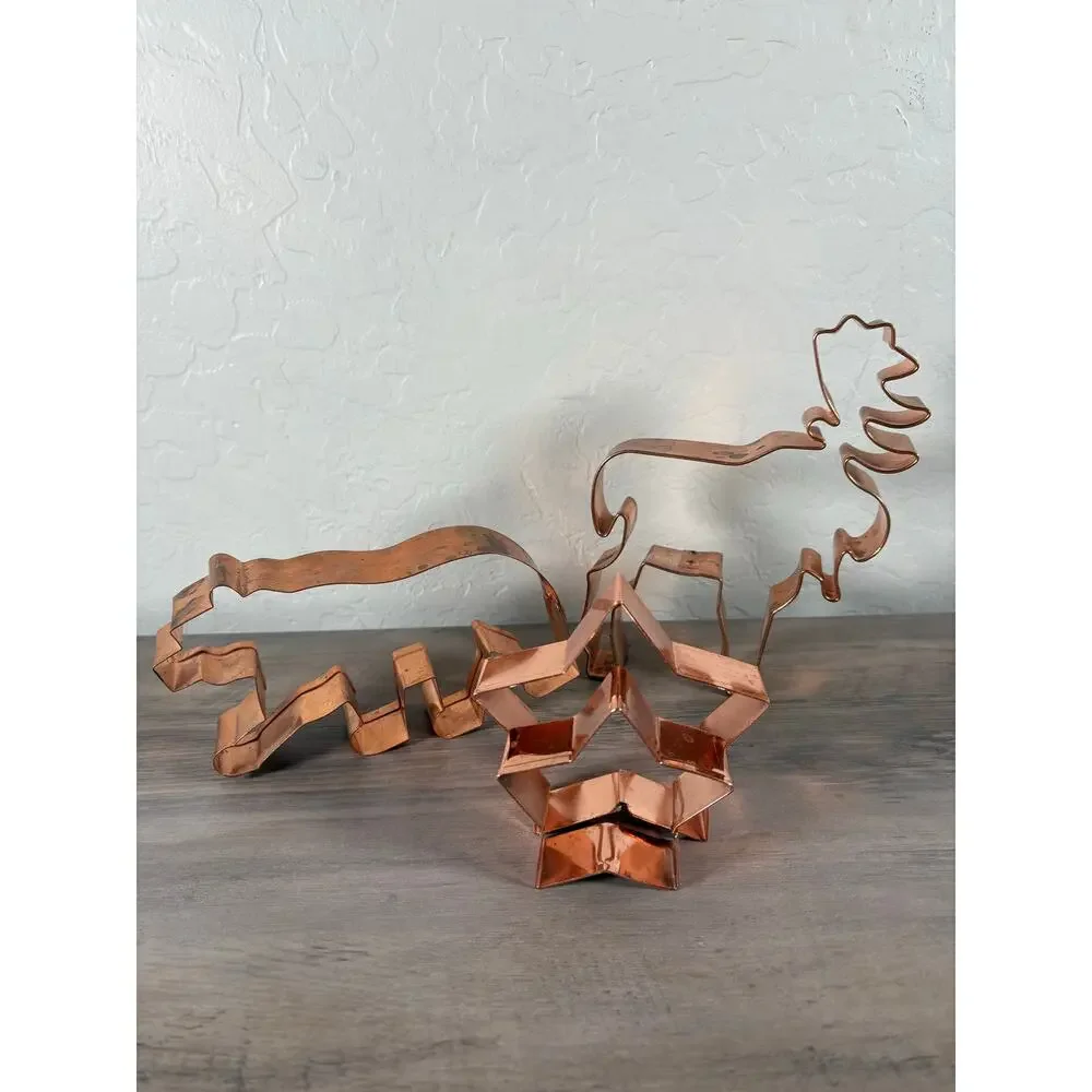 Lot of 4 Large Vintage Cookie Cutters‎ Bear Moose and Medium Stars